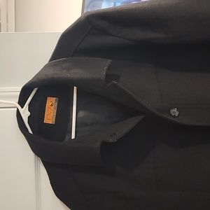 Enzo Tavares black coat